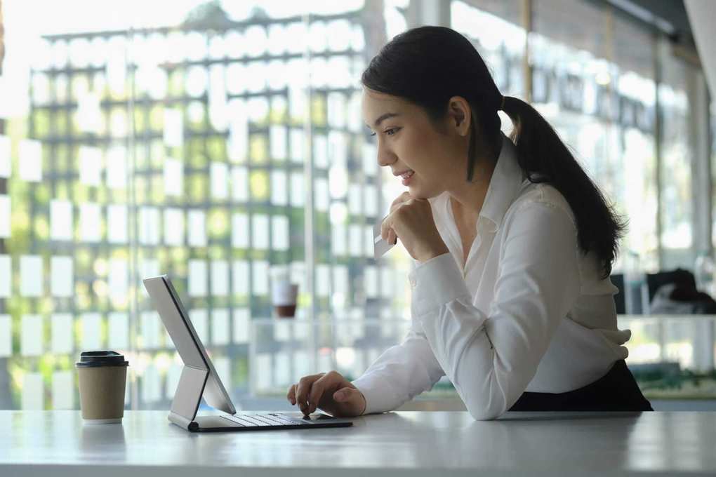 Struggling with Online Shopping? 7 Strategies to Curb Your Spending