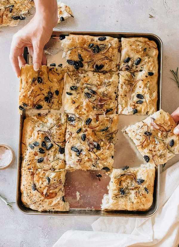 Easy Thanksgiving Appetizer - No-Knead Olive & Rosemary Focaccia Recipe