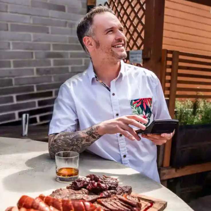A headshot of BBQ restaurant owner Evan Carter