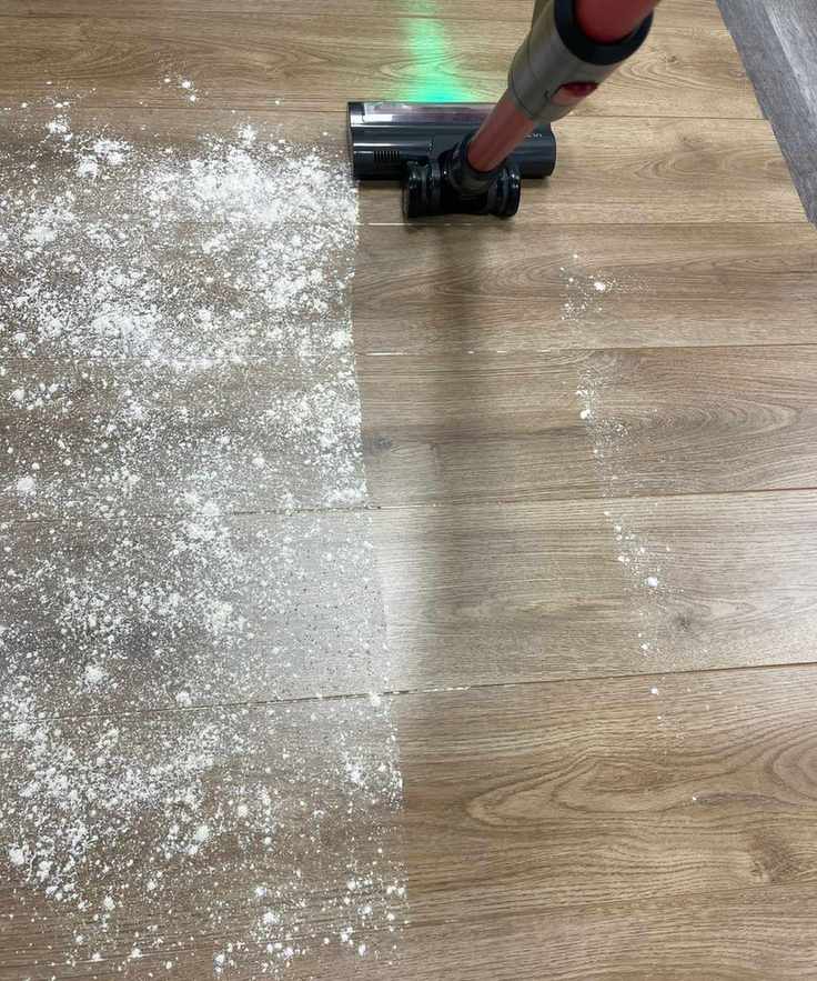 Ultenic U16 Flex vacuuming flour and sugar