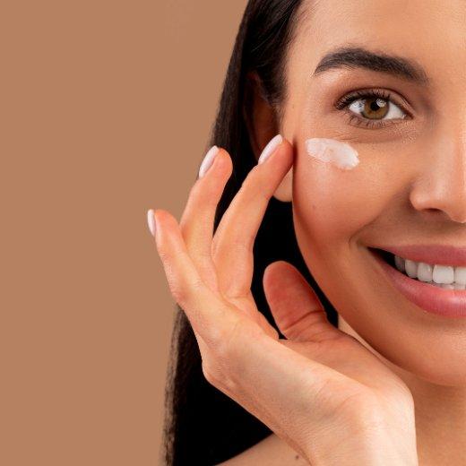 guide-to-under-eye-circles-blog-3.png Woman applying eye cream to eyes to treat dark circles under the eyes
