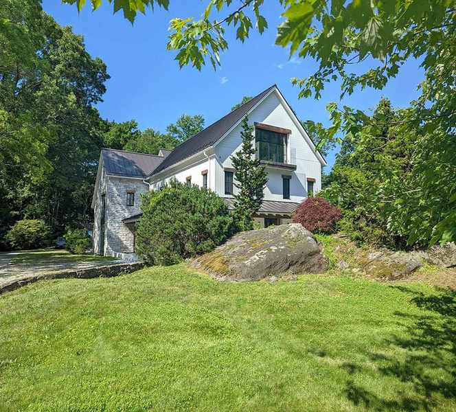 white modern barn in ct