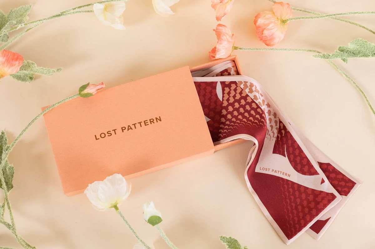 Choosing Between LOST PATTERN and Its Competitors in Fashion Accessories